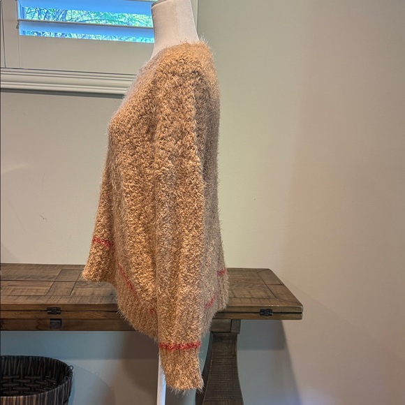 NWOT Splendid Textured Tan Cozy Oversized Sweater with Red Accents - Picture 3 of 5